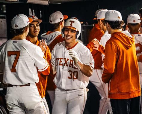 Texas Longhorns Outscore Incarnate Word 41 4 In Series Sweep Sports Illustrated Texas