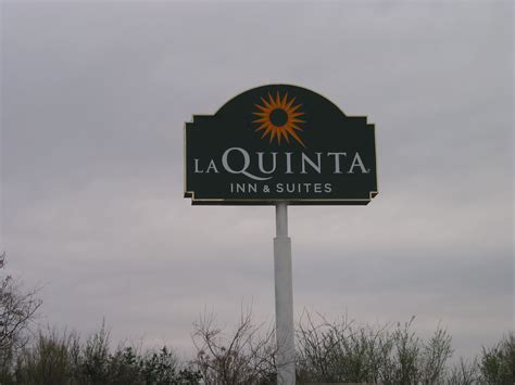 La Quinta Inn & Suites - Giant Sign Company