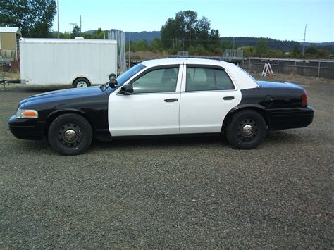Avec des badges extérieurs du même nom, l'intérieur était équipé de sièges en cuir bicolore  22 . 2007 Ford Crown Victoria Police Interceptor (Corvallis, OR ...