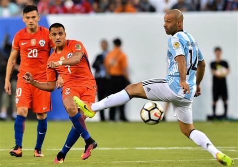 Football fans of both nations wait for chile vs argentina clash and watch their favourite players playing against each other. Previa: Argentina vs Chile - Eliminatorias Conmebol ...