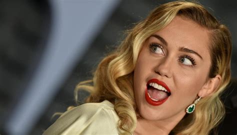 Fk You Miley Cyrus Rescinds Apology For Risqué Decade Old Photo Newshub