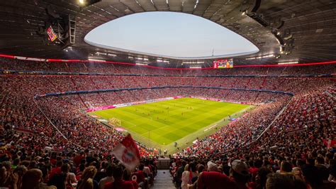 The munich allianz arena is the soccer temple in the northern part of the city and the home of the fc bayern münchen soccer team. Rund um das Spiel FC Bayern vs. Borussia Mönchengladbach ...