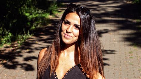 Die in der schweiz geborene miras wuchs durch ihre spanischen wurzeln bilingual mit einem bruder und einer schwester auf. Ausraster nach Sommerhaus-Spiel: Wusste Elena, was ...