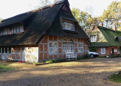 Überliefert durch martha vogeler und bewahrt von der familie im stimmungsvollen haus im schluh seit mehr als 90 jahren erwartet den besucher des künstlerdorfes worpswede ein ganz besonderes kleinod im schatten alter bäume. Haus im Schluh Worpswede | Gärtnerhof Weyerdeelen