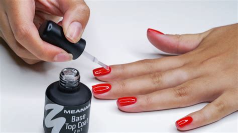 Comment poser et enlever son vernis semi-permanent à la maison