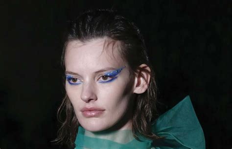 Unique Makeup And Hairstyles From Fall 2018 Runways Trendy Runway Makeup