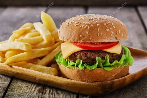 Mini Hamburguesa Con Papas Fritas — Fotos De Stock 58908981