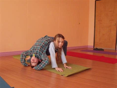 Child yoga: Sunflower, crocodile swamp challenge