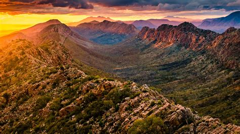 Sun Sets Over An Iconic Australian Landscape Wallpaperhub