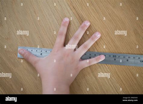 Handspan Hi Res Stock Photography And Images Alamy