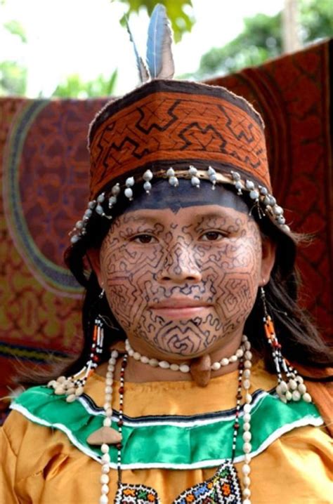 peru niña shipibo pueblo originario ubicado a lo largo del río ucayali en el amazonas