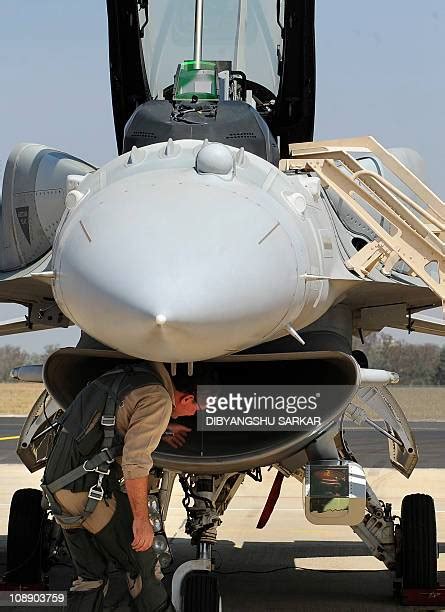 Us Air Force F 16 Viper Photos And Premium High Res Pictures Getty Images