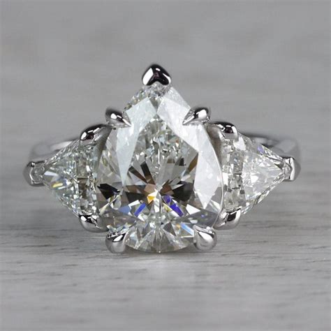 8 fancy vivid yellow diamond ring. Luxurious Pear Shaped 3 Carat Diamond Ring