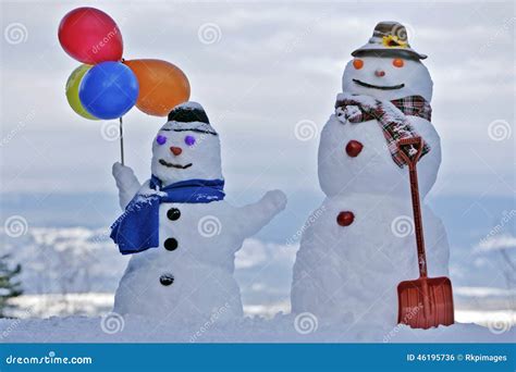 Dos Hombres Sonrientes De La Nieve Foto De Archivo Imagen 46195736