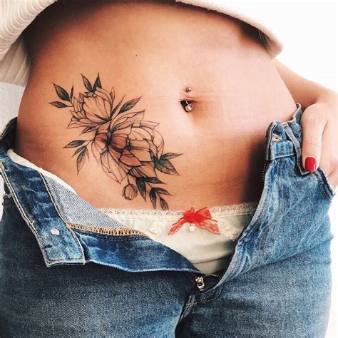 Sintético Foto Tatuajes En El Abdomen Para Mujeres Con Estrias Mirada Tensa