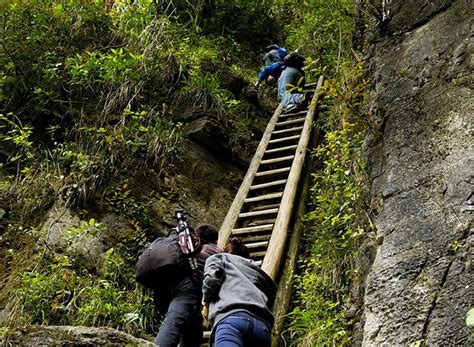 18 Of The Most Dangerous And Unusual Journeys To School In The World
