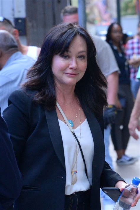 Still married to her husband kurt iswarienko? SHANNEN DOHERTY Arrives at Good Morning America in New York 08/05/2019 - HawtCelebs