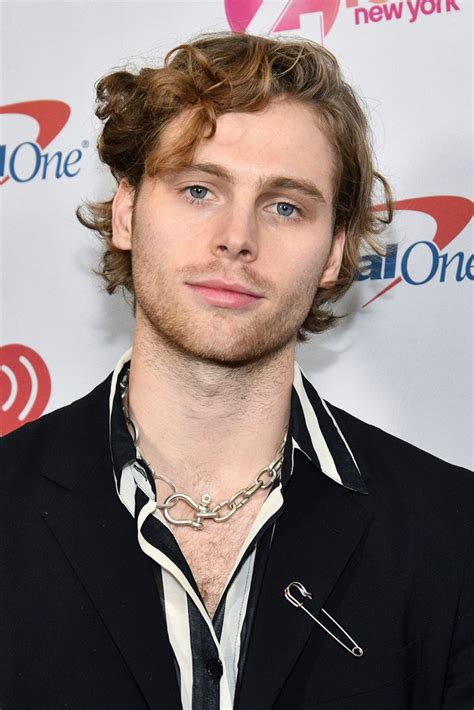 Luke Hemmings Pictures — See Photos Of Five Seconds Of Summer Singer