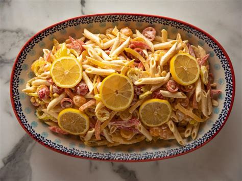 It's no secret we have a bit of an obsession with ina garten, but she's not the only food network i love the pioneer woman. Sunshine Pasta Salad Recipe | Ree Drummond | Food Network