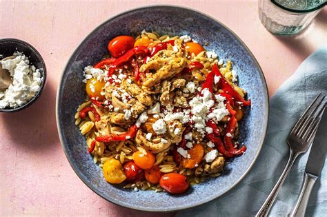 Griekse orzo met kippendijfilet en feta Met verse citroentijm