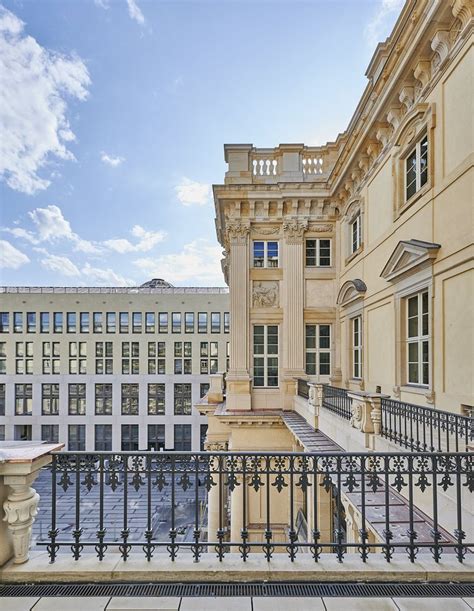 Im schlüterhof stehen kopien von schlüters skulpturen in einer atemberaubend guten qualität. BBR - Bauprojekte - Berliner Schloss - Humboldt Forum