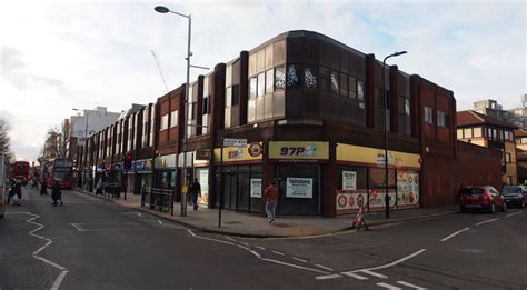 Working with artisan coffee liqui helped to produce a fantastic coffee shop experience in ealing broadway london. 72-76 EALING BROADWAY, W13 0SY | The Landmark Partnership