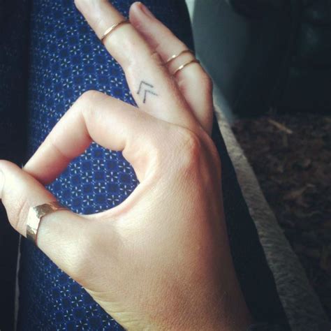 Cool Inner Finger Tattoos To Inspire You Arrow Tattoo Finger Simple Finger Tattoo Finger