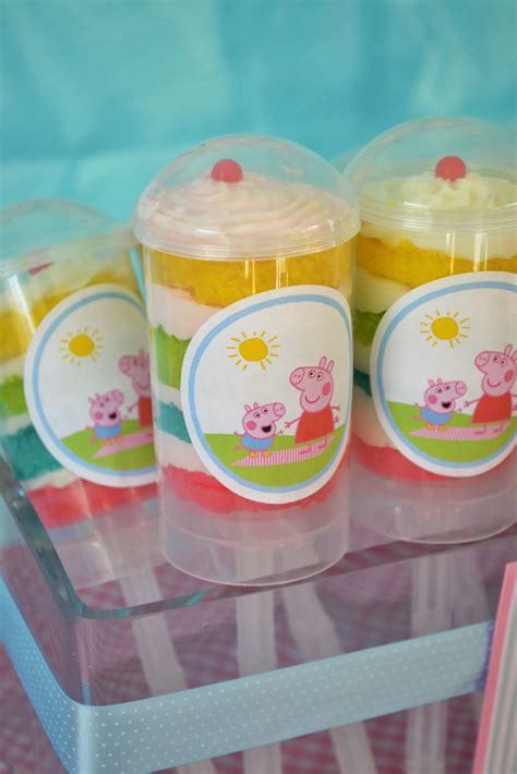 Tie the look of your peppa pig birthday party together with a peppa pig table cover. Partylicious Events PR: {Peppa Pig Party}
