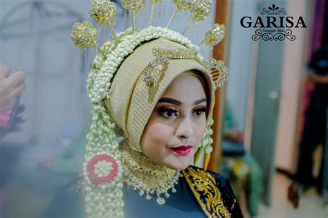 Baju Adat Jawa Hijab Memperlihatkan Keanggunan Perempuan Indonesia Dengan Gaya Yang Simpel Dan