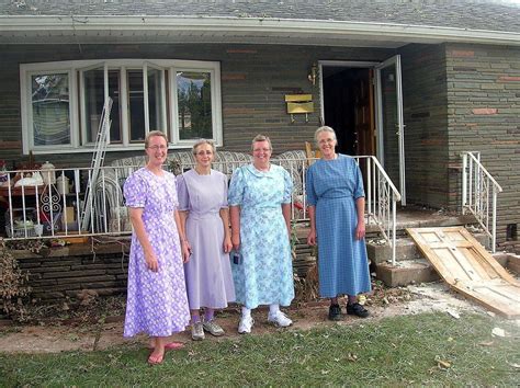 Pennsylvania Amish Mennonite Volunteers Help Manvilles Hurricane Irene Victims