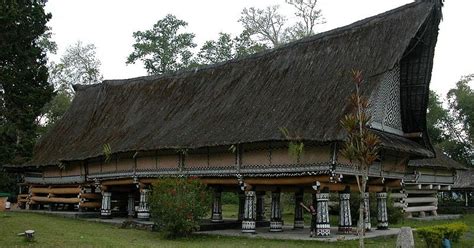 Kita masih membahas tentang rumah adat. Inilah Rumah Adat Batak Simalungun Bolon Sumatera Utara ...