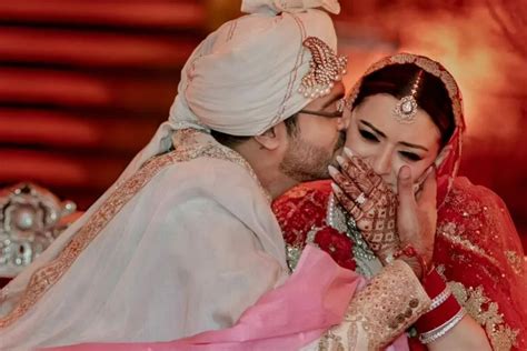 hansika motwani tears up gives full glimpse of her gorgeous lehenga in new pics from wedding