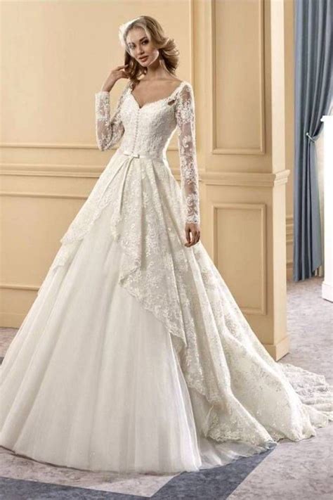 Trova una vasta selezione di abiti da sposa a manica lunga a prezzi vantaggiosi su ebay. ABITI DA SPOSA AOSTA CON SPALLE COPERTE DA RICAMI IN PIZZO E TULLE E CON MANICHE LUNGHE | Abiti ...