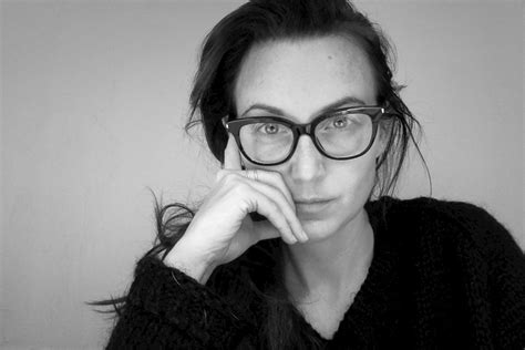 Intresserad av moral, vackra outfits, normer, djur, gamla hus, kokkonst, kvinnliga författare, konstnärer och musiker och av hur vi ska få män att sluta tro att de äger kvinnor över världen. Sanna Lundell