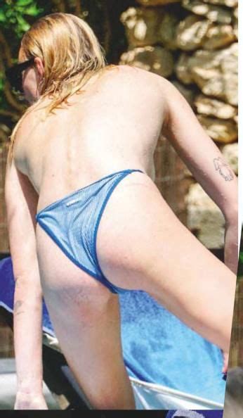 Les photos de Sophie Turner seins nus à Ibiza Whassup