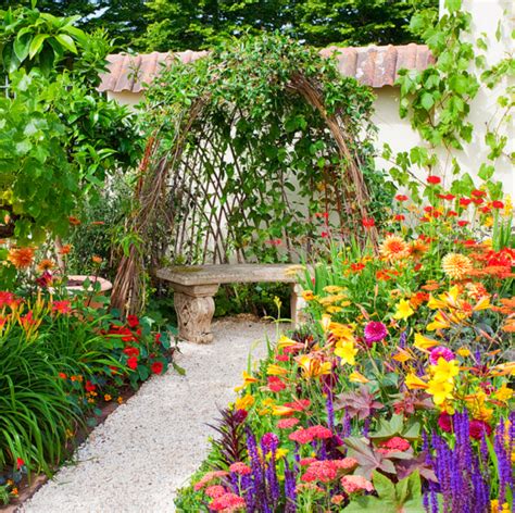 15 Flower Pathway For Lively Garden That You Must See Today