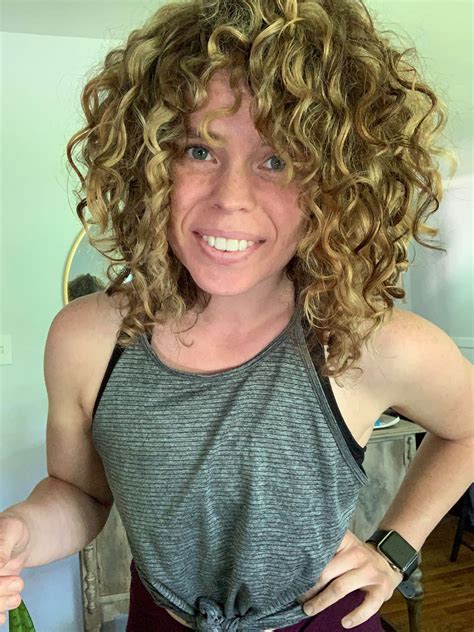 Curly/Wavy Hair: Wash Day Tips For Soft Frizz-Free Curls