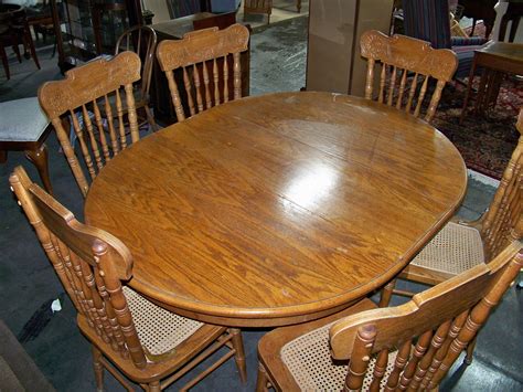 Lot Round Oak Kitchen Table With Six Oak Chairs