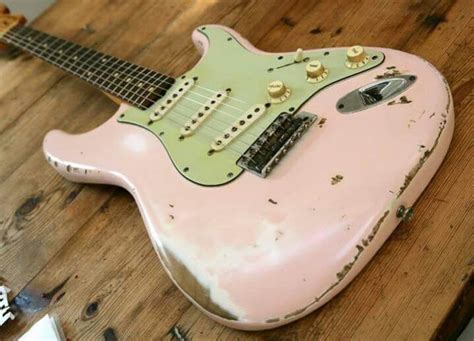 Great looking shell pink Strat レリック かっこいいギターデザインまとめ ストラトキャスター