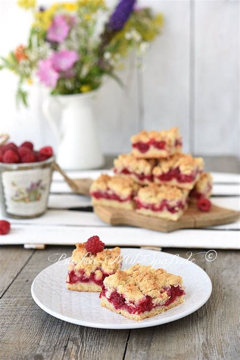 Schnell sammeln wir den teig in einem stück (stochern sie nicht!), dann in zwei ungleiche stücke schneiden: Himbeer- Streuselkuchen - Rezept | Rezept | Streusel ...