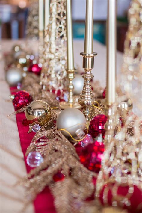 We were planning on having a new year´s eve party in our house, but unfortunately we are both not feeling so well, and had to cancel our plans for tonight. New Year's Eve Decor Christmas Transition | Baubles to Bubbles