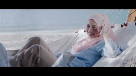 Naelofar is a malaysia grown modest wear brand founded by neelofa. Naelofar Hijab Raya Campaign 2016 - "Allah Lebih Tahu ...