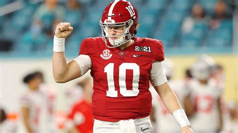 Jones was involved in a car accident with another vehicle. Alabama Crimson Tide QB Mac Jones, three others declare ...