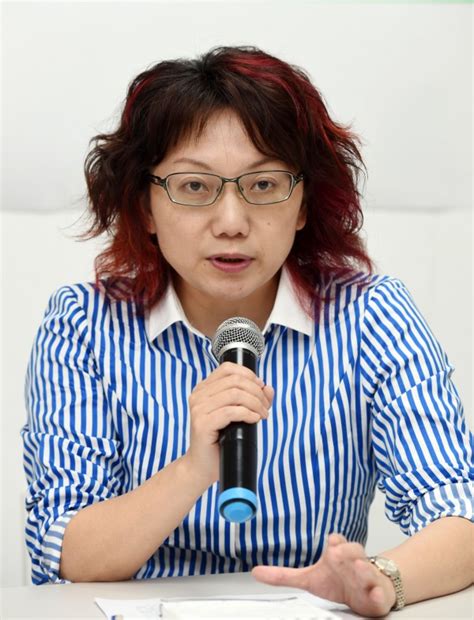 范雲駁雙標扯韓 她酸照妖鏡醜態畢露：看清投機政客嘴臉 2020/09/15 11:58 2020/09/15 11:58 丁允恭, 范雲 , 鄭麗文, 韓國瑜, 照妖鏡, 雙重標準 談同志使用代理孕母，范雲力挺：人家為什麼不能夠有小孩？（2017.09.07）＠ 情逢對手☆═─｜PChome 個人新聞台