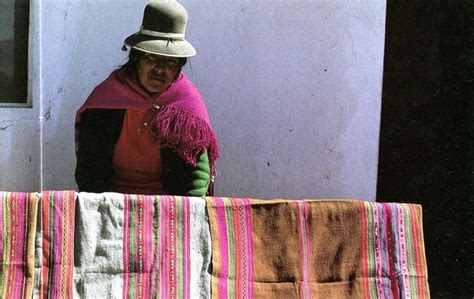Joven Tejedora Aymara Del Poblado De Chujlluta Al Interior De Arica