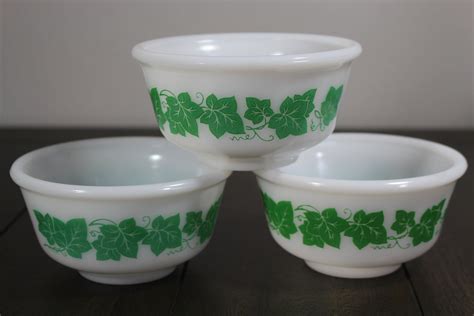Vintage Hazel Atlas Green Ivy On Milk Glass 4 5 Bowls Etsy
