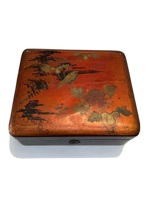 A Vintage Japanese Chinese Lacquered Hand Painted Box No Key