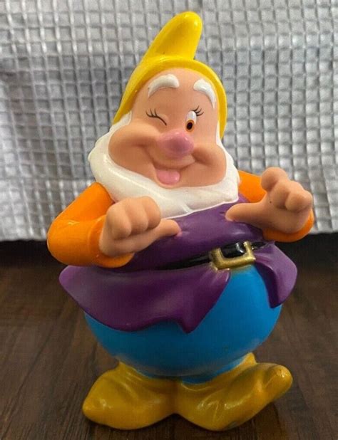 Walt Disney Seven Dwarfs Figurines Snow White Complete