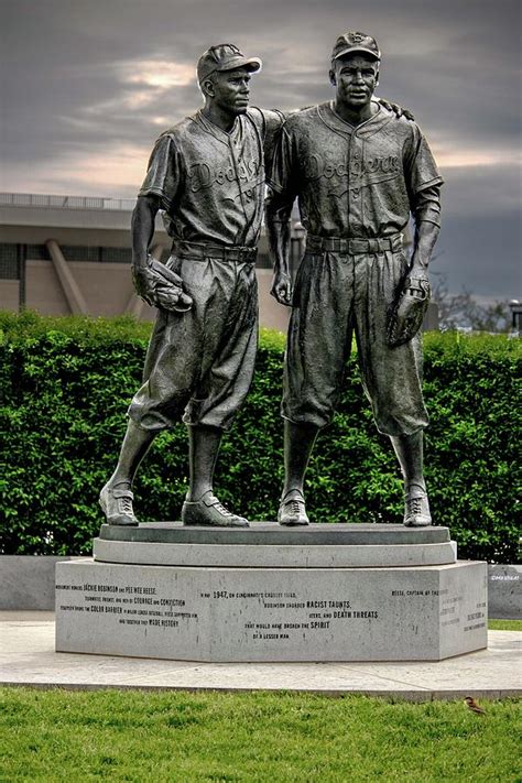 jackie robinson and pee wee reese statue