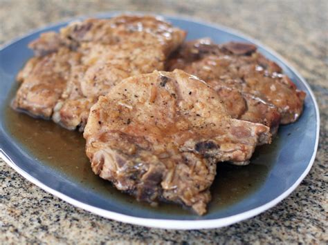 Place pork chops on a baking sheet and bake for 20 minutes, flipping after 10. Recipe For Pork Chops With Lipton Onion Soup Mix | Amtrecipe.co